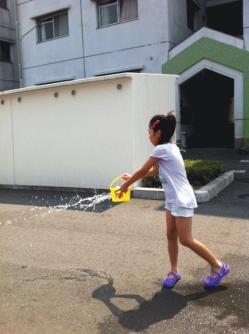 打ち水写真（ガールスカウト８）