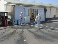 打ち水写真（明治工作室前）