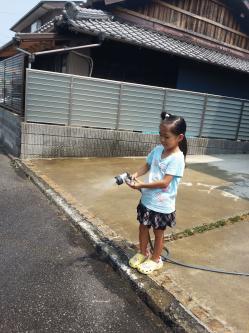 打ち水写真（ガールスカウト５）