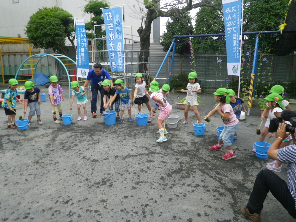 http://www.shizutan.jp/ondanka/event/images/%E6%89%93%E3%81%A1%E6%B0%B4%E4%B8%AD.jpg