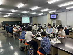 LINE_ALBUM_プランクトン観察会（202686）_260820_66　活性汚泥講義.jpg